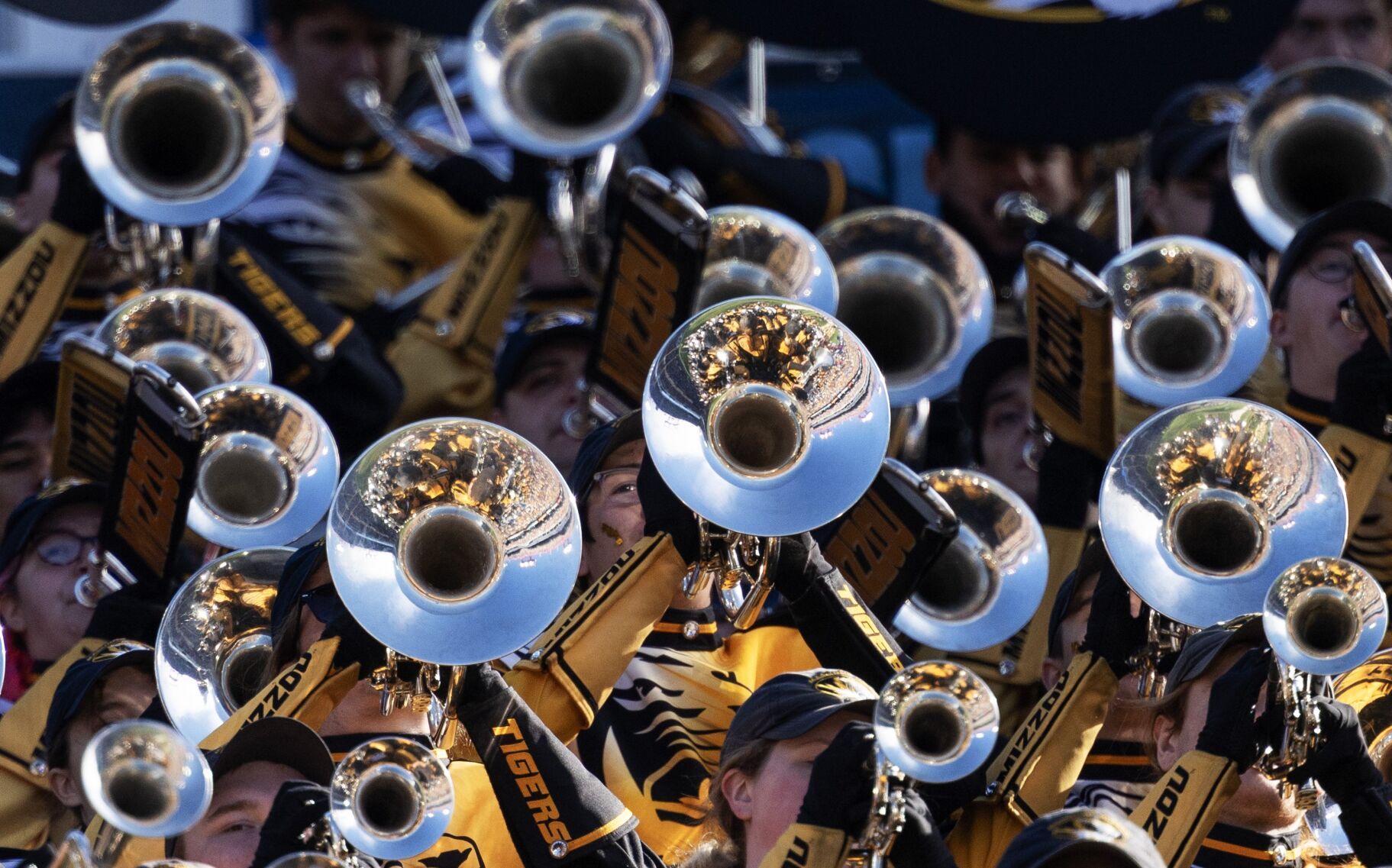 Mizzou defeats Iowa 27-24 to win the TransPerfect Music City bowl